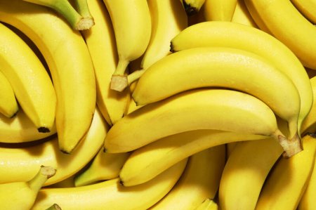 Banan çoxlarının sevdiyi meyvədir. Onu öz cinsindən olan plantainlə tez-tez qarışıq salırlar.